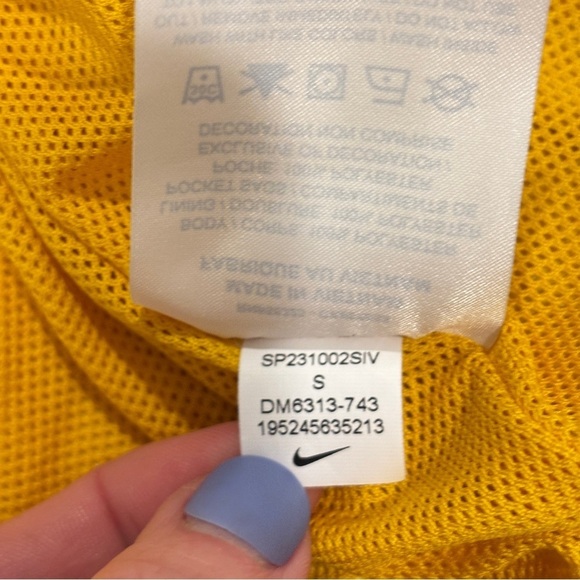 Women's Nike Sportswear AOP Woven Jacket Yellow Daisy Size Small - Picture 13 of 16